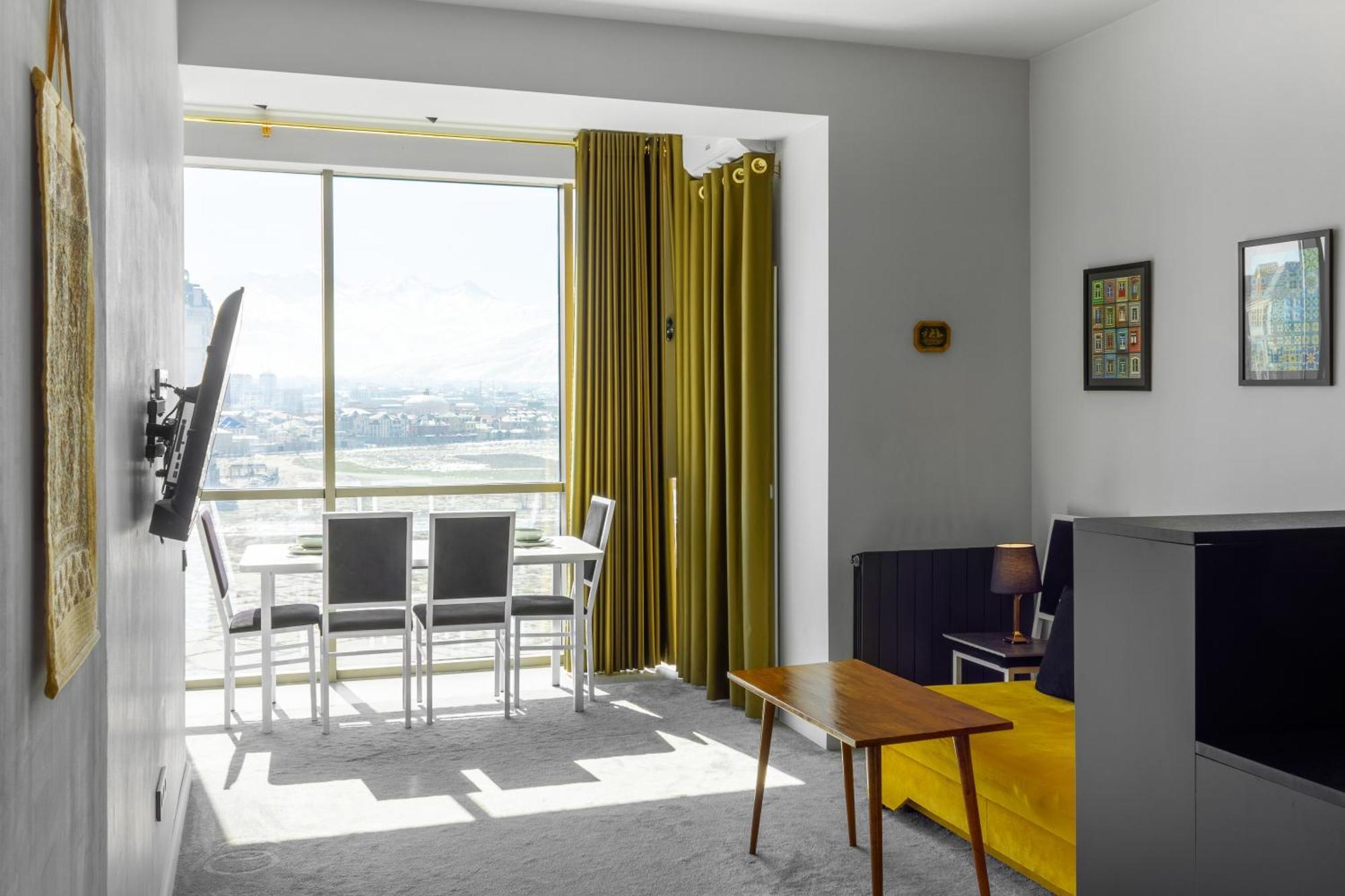 9Th And 6Th Floor Stylish Apartments With Mountainvista บิชเคก ภายนอก รูปภาพ